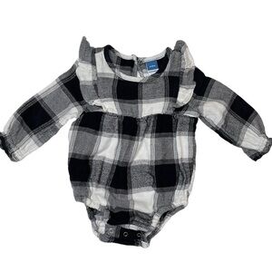 Old Navy long-Sleeve ruffle-Trim buffalo plaid one-Piece romper 6-12 M